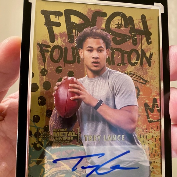 TREY LANCE SKYBOX GOLD METAL AUTO ROOKIE - Picture 3 of 5